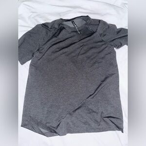 Men’s LULULEMON Tee